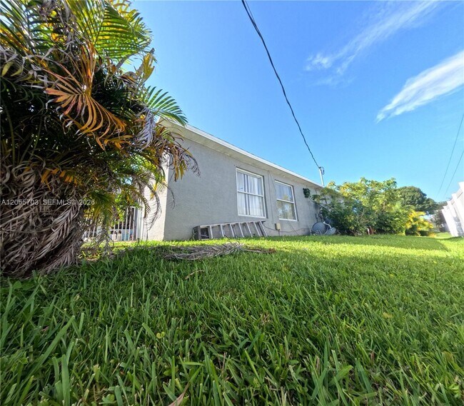 Building Photo - 1834 SW Gemini Ln
