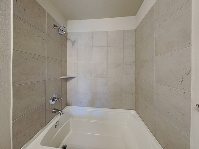 Building Photo - 10125 Boxelder Dr