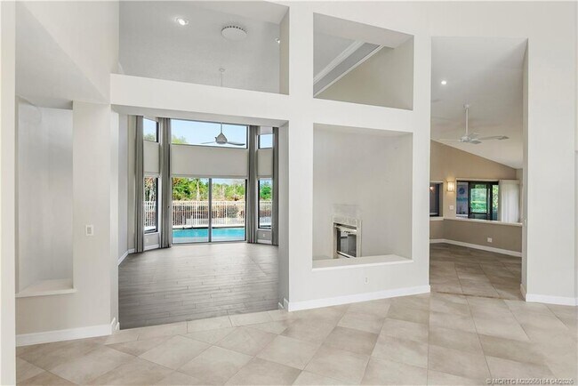 Building Photo - 4194 SW Gleneagle Cir