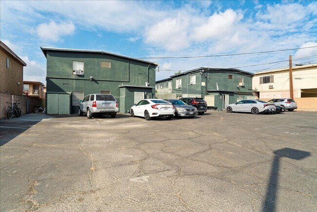 Building Photo - 6114 Cahuenga Blvd