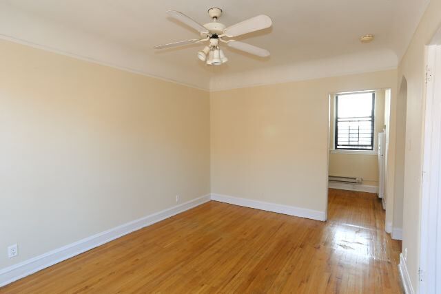 Building Photo - 4337 N Wolcott Ave