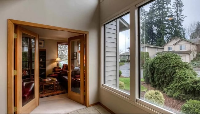 Building Photo - 4bd/3ba HUGE Home w/Hardwood Floors, Russi...