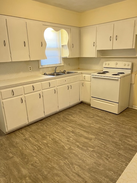 Kitchen - 1935 S Wedgewood Ave