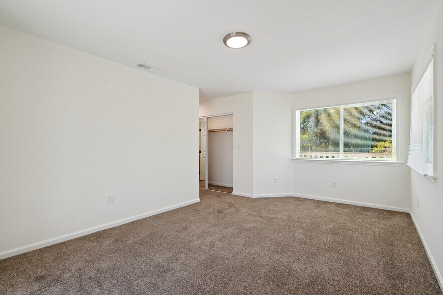 Building Photo - 5541 Highland Ave