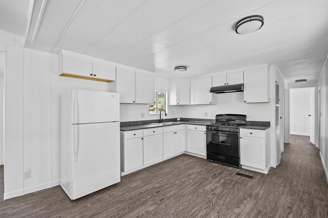 Building Photo - 5055 W. TULARE AVE SP 64 - 2 BEDROOM 1.5 BATH - MANUFACTURED HOME - SW VISALIA