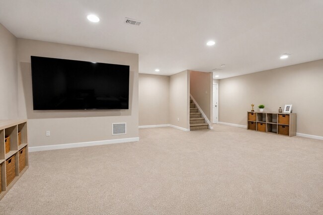 Building Photo - 12 Eckert Dr