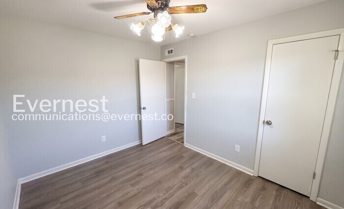 Building Photo - 3729 NW Millbrae Dr