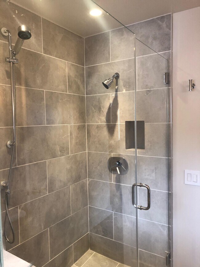 Building Photo - 394 Cresta Vista Dr