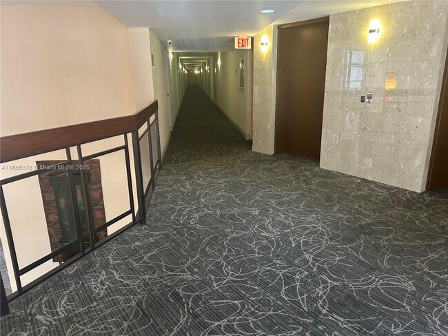 Building Photo - 400 Leslie Dr