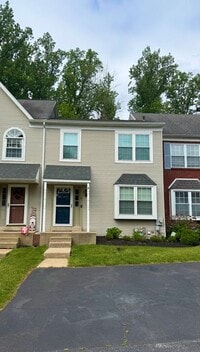 Building Photo - Townhome in Aston, PA