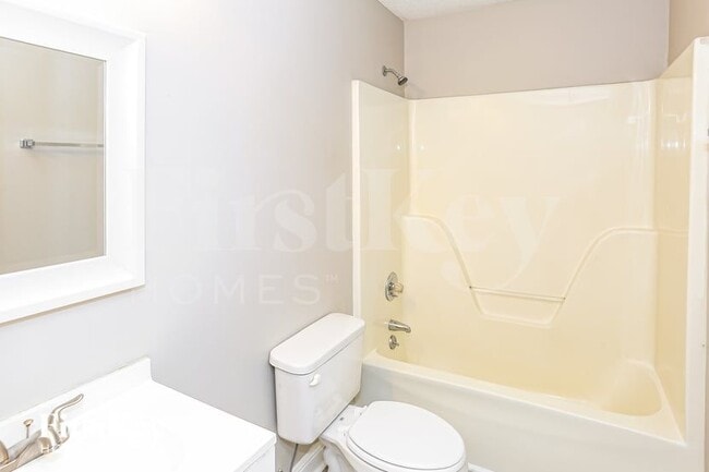 Building Photo - 3380 Chadbury Dr NW