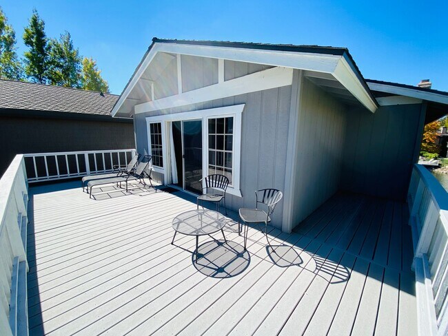 Building Photo - 3 bed 3 bath house for rent in the Tahoe Keys