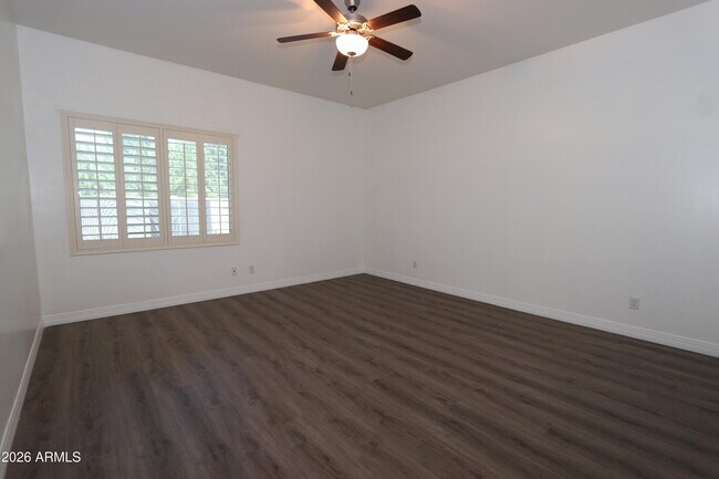 Building Photo - 852 E Rawhide Ct