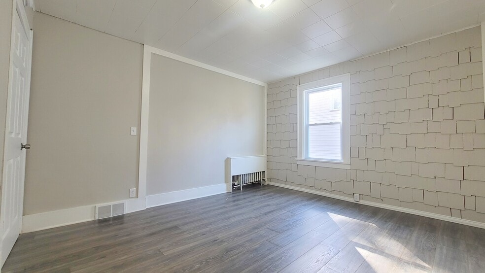 Building Photo - 3988 Lake Ave