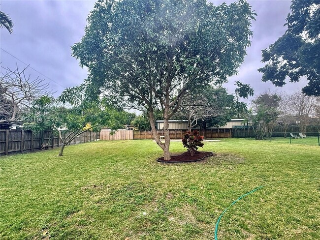 Building Photo - 3400 SW 17th St