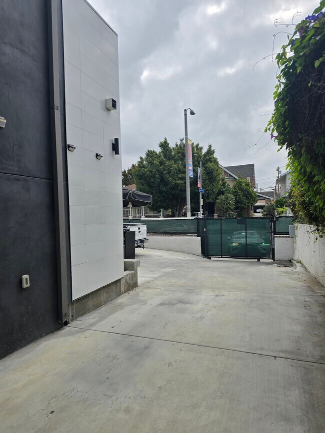 Building Photo - 1245 Crenshaw Blvd