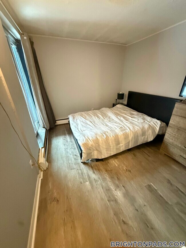 Building Photo - 140 Kenrick St