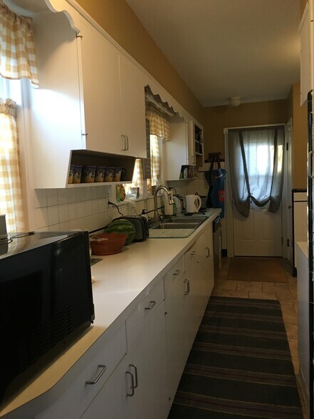 Kitchen - 63 Jackson Rd