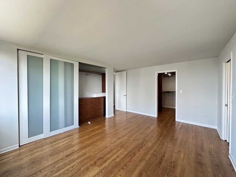 Building Photo - 1349 N Dearborn St