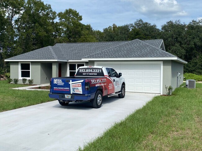 Building Photo - Beautiful  Home - 3/2/2 **WON"T LAST**