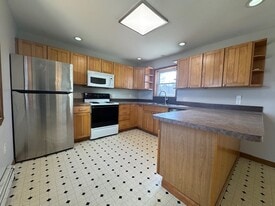 Building Photo - 18 Jewett St