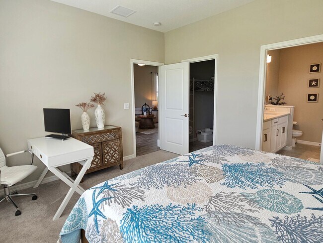 Building Photo - Annual Furnished or Seasonal Short-Term 4 Bedroom 2.5 Bathroom Home in Palmero!