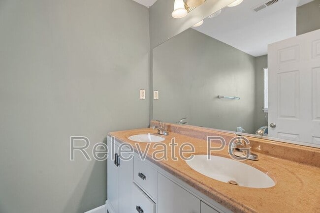 Building Photo - 6771 S Grand Brook Cir