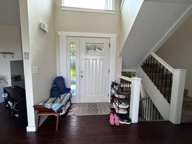Building Photo - Large 4 Bedroom home with views of Bellingham Bay and Garage