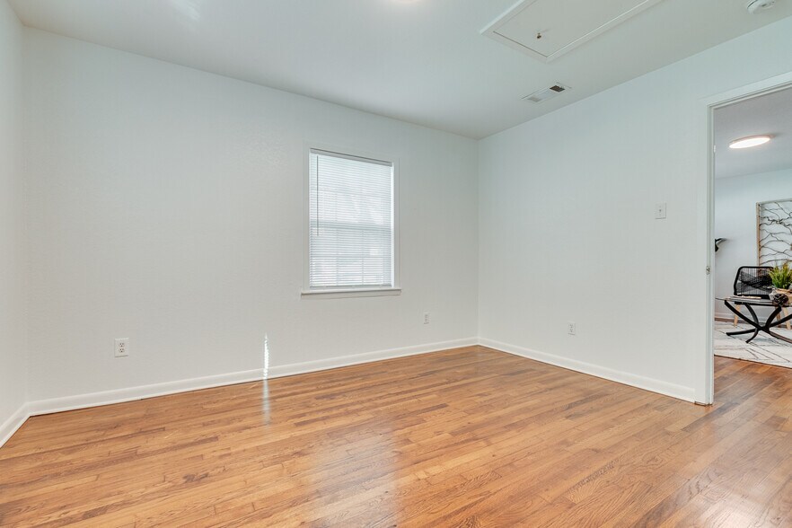 Building Photo - 3045 Olive Pl