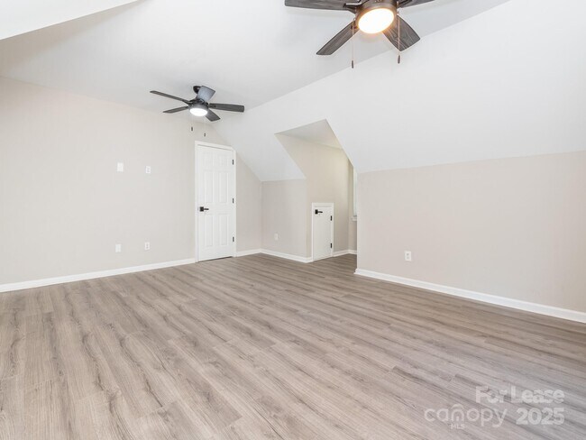 Building Photo - 6211 Rosebriar Ln
