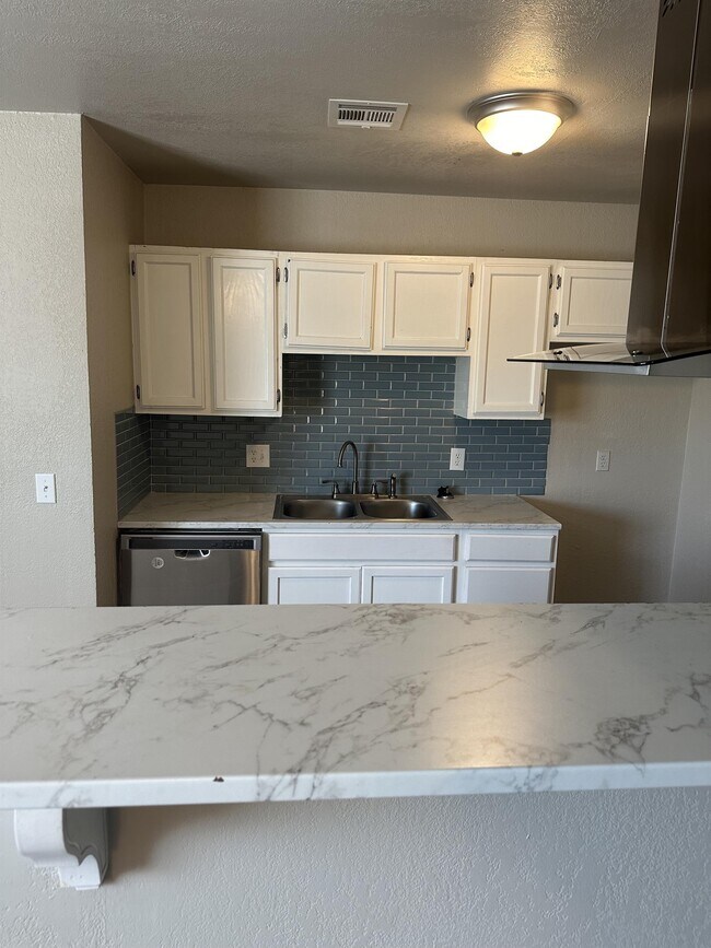 Building Photo - 632 Ramblin Oaks Dr