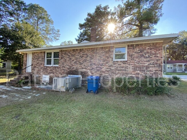 Building Photo - West Columbia Home