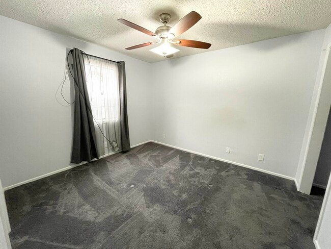 Building Photo - 1423 Agave Dr