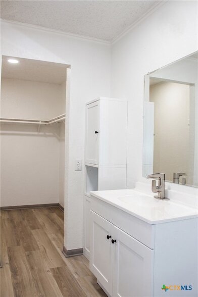 Building Photo - 1410 Becker Dr