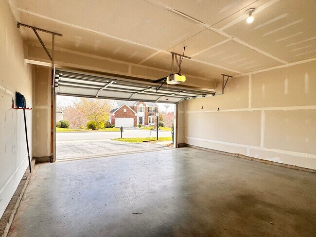 Building Photo - 145 Holly Hill Dr