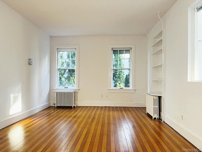 Building Photo - 154 Hudson Terrace