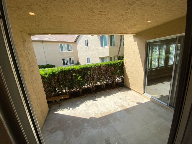 Building Photo - 930 Via Mil Cumbres