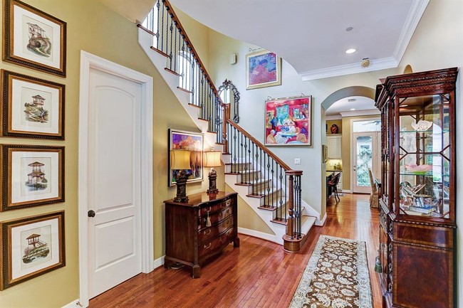 Building Photo - 100 S Creekside Ct