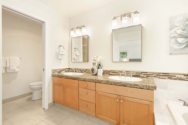 Building Photo - Must-see property that still feels brand new
