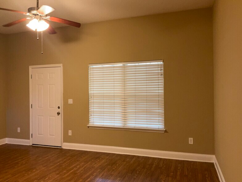 Building Photo - 2132 Cherokee Cove Trl