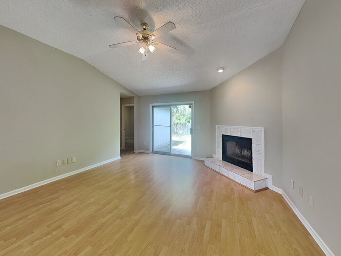Building Photo - 6656 Delta Post Dr W