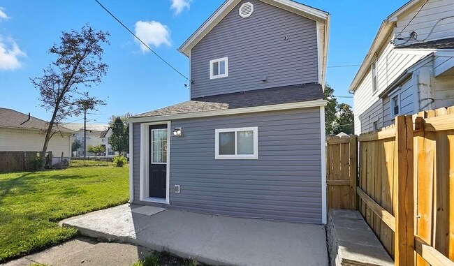 Building Photo - 1531 Chapel St