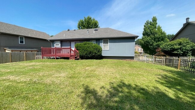 Building Photo - 3 Bedroom, 2 Bathroom with Vaulted Ceiling...