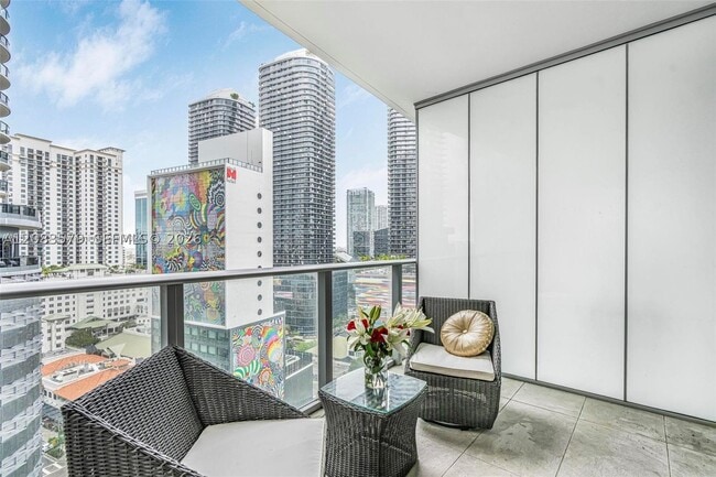 Building Photo - 1010 Brickell Ave
