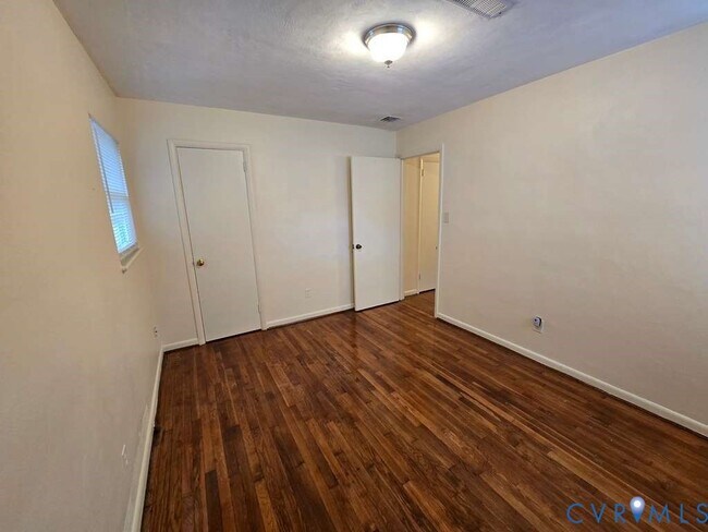 Building Photo - 2604 Sunnybrook Rd