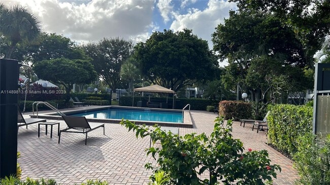 Building Photo - 800 E Cypress Ln