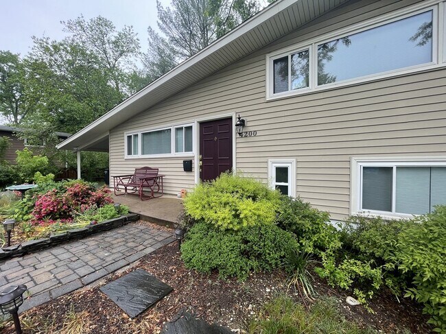 Building Photo - 4200 Duvawn St