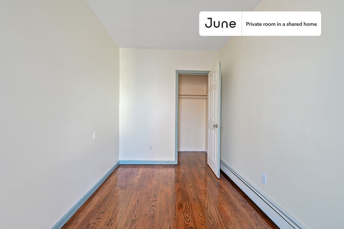 Building Photo - Room in Shared 3 bed/1 bath home