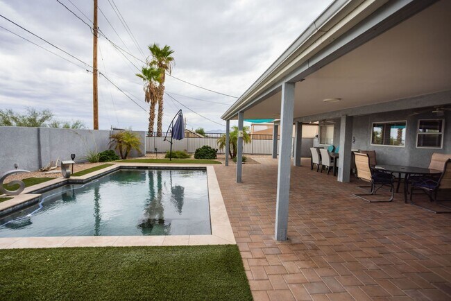 Building Photo - 3 BEDROOM 2 BATH 2 CAR GARAGE POOL HOME W/...
