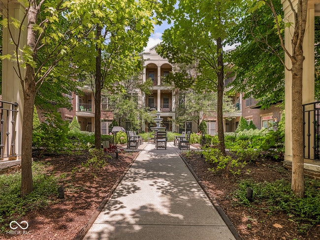 Building Photo - 450 E Ohio St